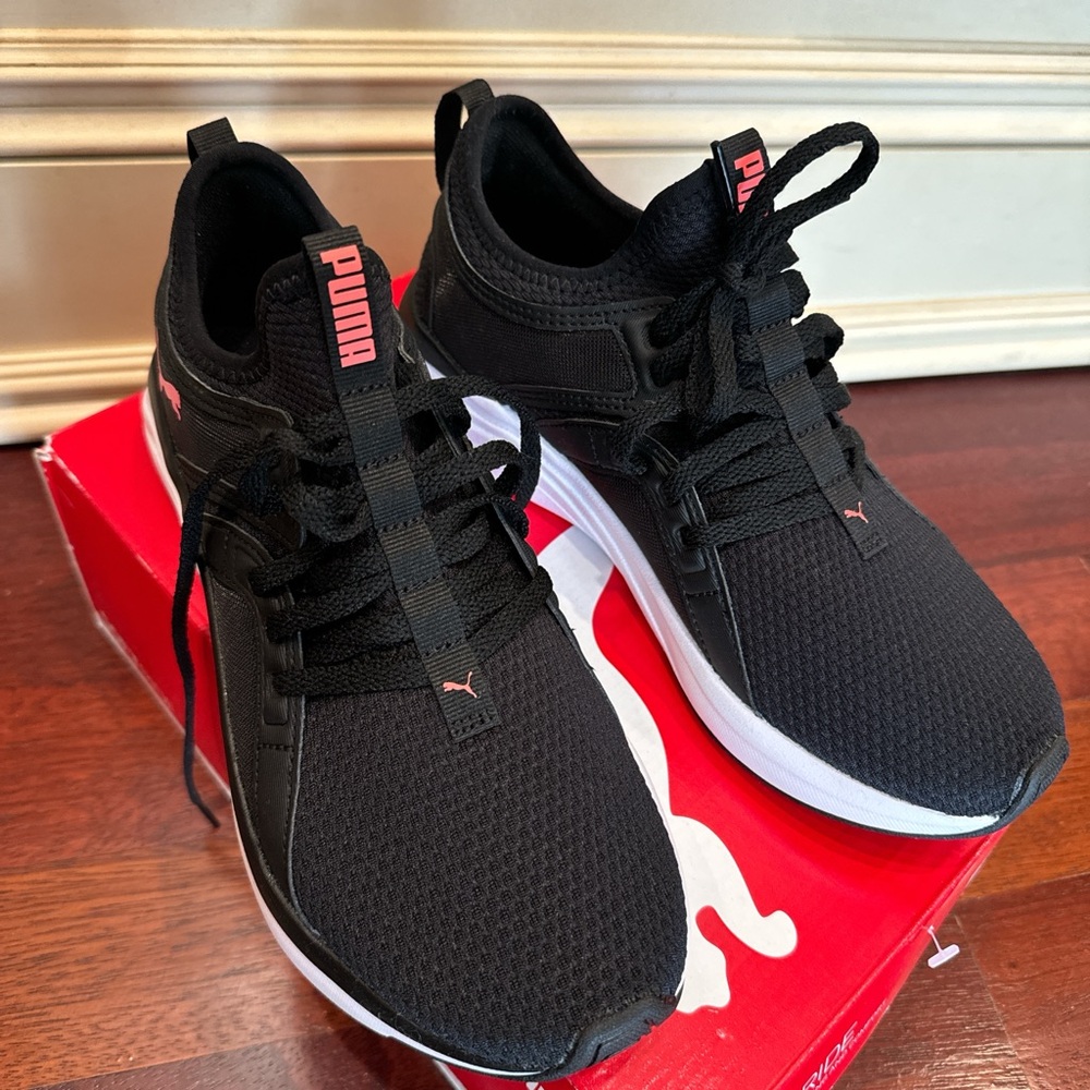 Women's Puma sneakers size 8